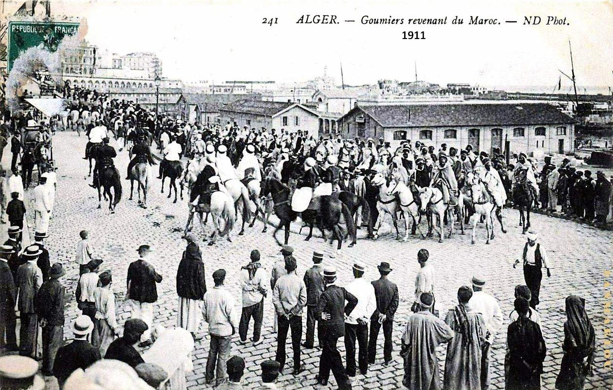 2473- Alger - Goumiers revenant du Maroc - 1911.jpg